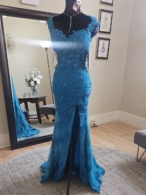 NWT size 4 turquoise prom/pageant/evening gown by Jovani